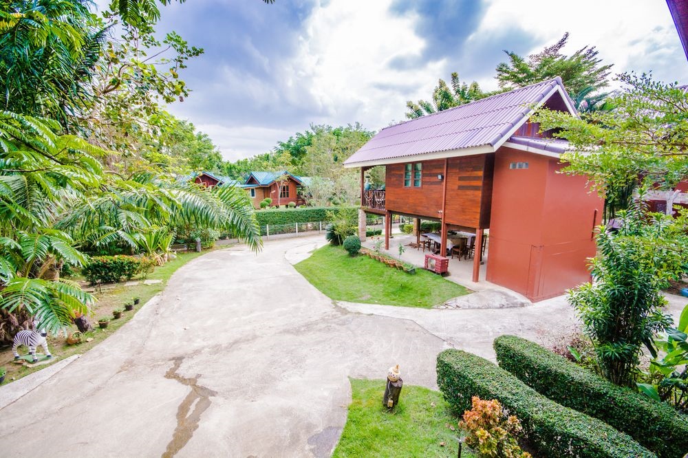 Fahsai Riverview Resort