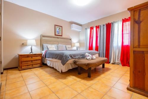 Beach Condo With Pool And Ocean View