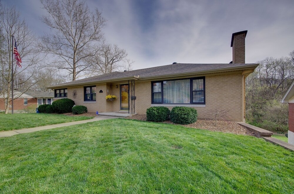 Charming Jefferson City Home: 2 Mi To Downtown!