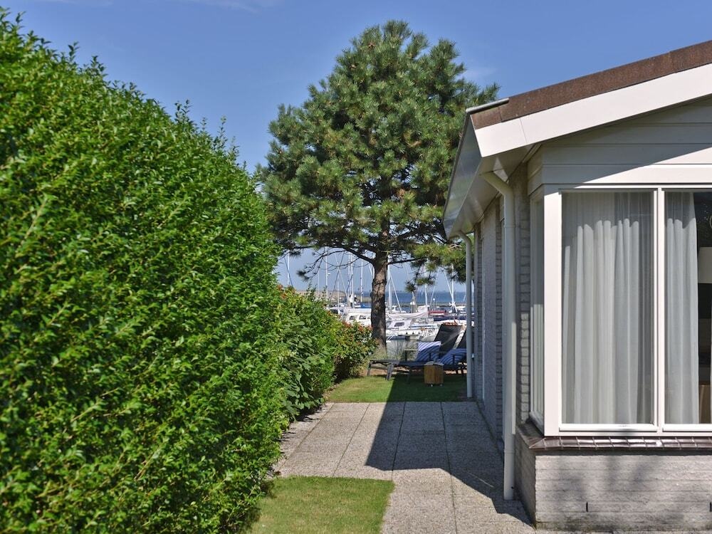 Detached Bungalow For 5 People With A Beautiful View Of The Marina