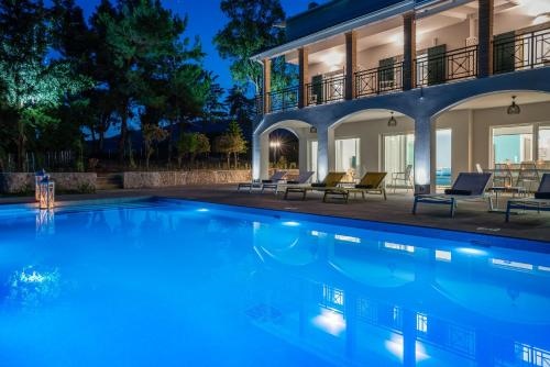 Rivazzurra Beachfront Luxury Villa