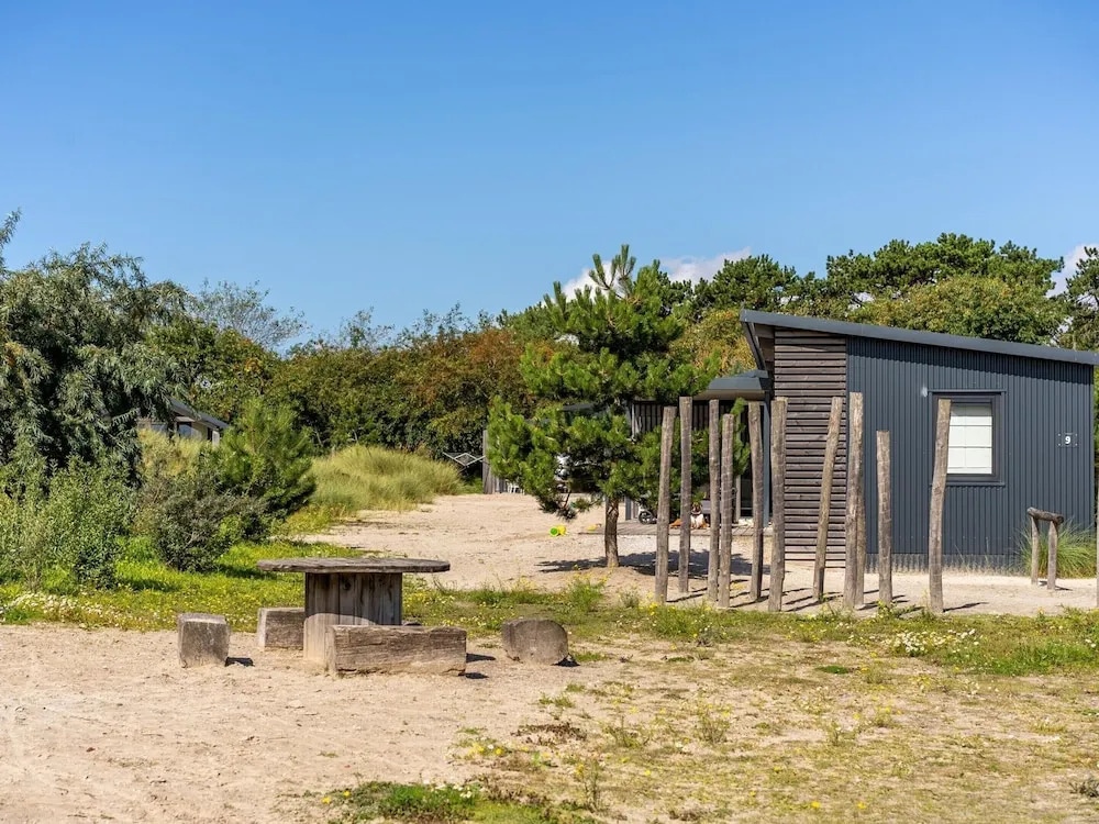 Comfy Lodge With 2 Bathrooms Near Beach