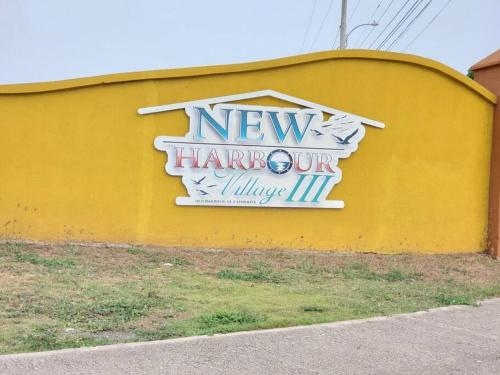 Beautiful 1-Bed House In Old Harbour, Gated