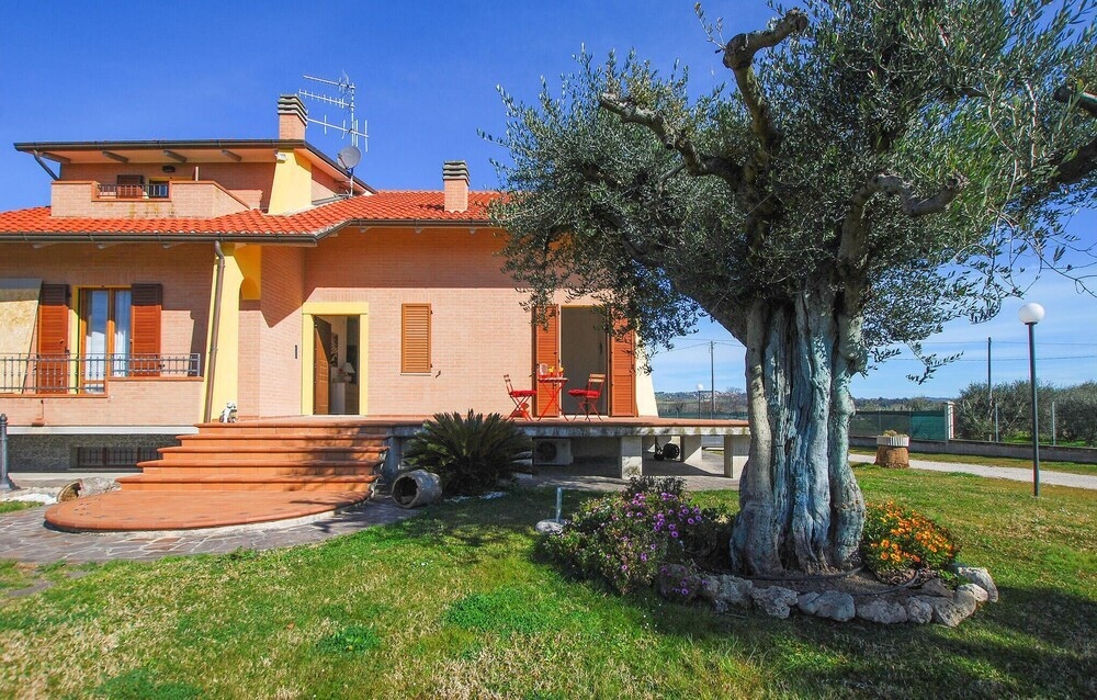 Awesome Home In Corridonia With Wifi, 2 Bedrooms And Outdoor Swimming Pool