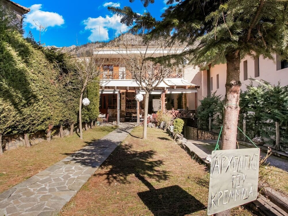 Elegant Holiday Home In Stournareika With Balcony