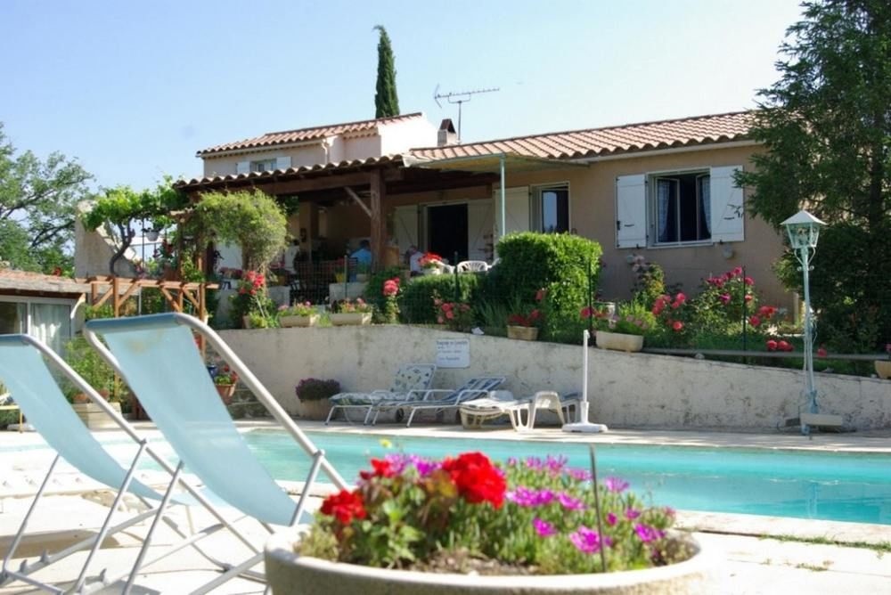 House With 2 Bedrooms In Ansouis, With Wonderful Mountain View, Pool Access, Enclosed Garden - 60 Km From The Beach