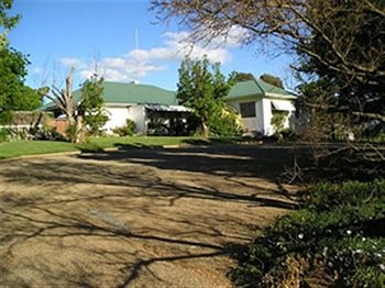 Colleen & Old Sil's Farmhouse