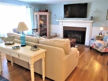 387 Strawberry Hill - 4 Bedroom House