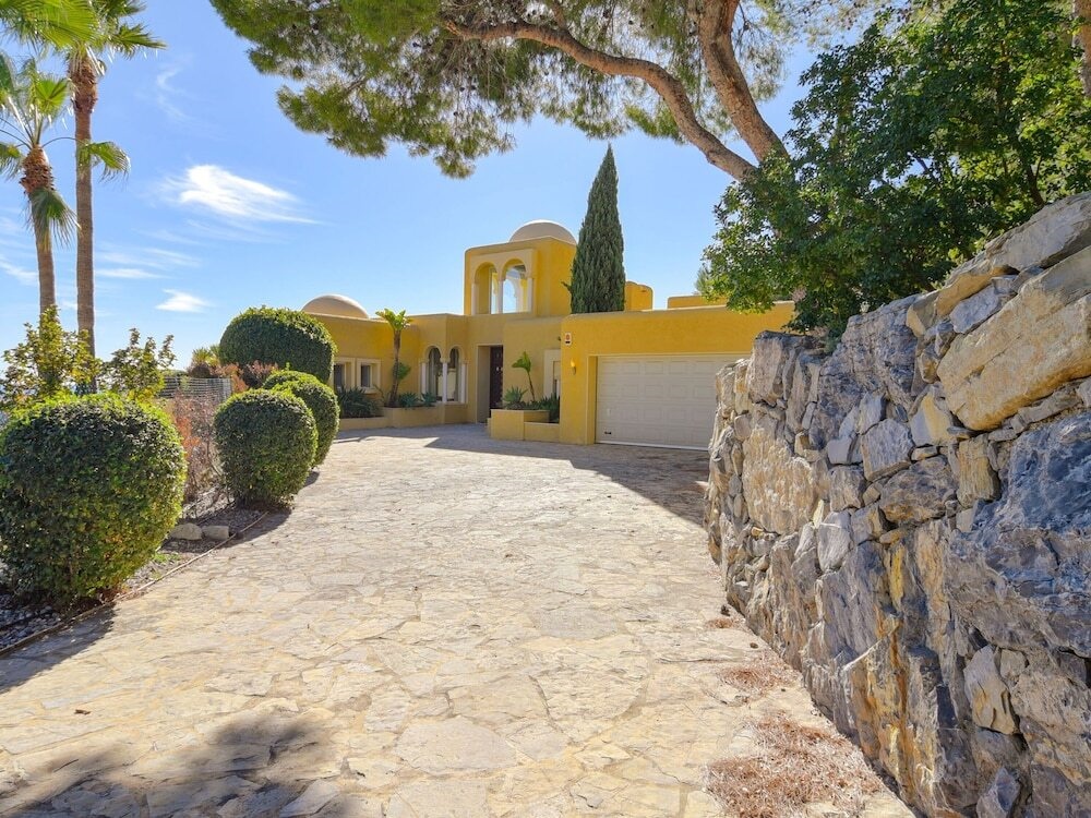 Affluent Villa In Altea With Pool And Panoramic Views