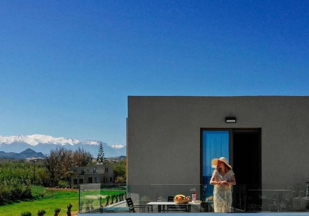 Enorme Eanthia Beach Resort