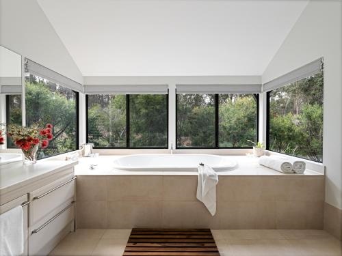 Jarrah Grove Forest Retreat - Adults Only