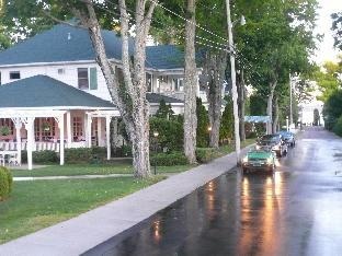 Colonial Inn in Harbor Springs