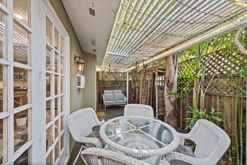 Costa Mesa Bungalows By Elvr