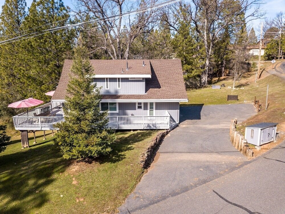 Escape At The Lake - Awesome Location Directly Across The Street From The Lake Lodge Beach By Yosemite Region Resorts