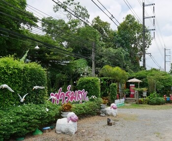 Farmsook Na Phliu Resort