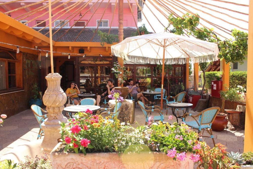 Mantur Metula By Selina