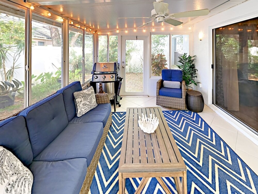 1465 Brier Home - 3 Br Home