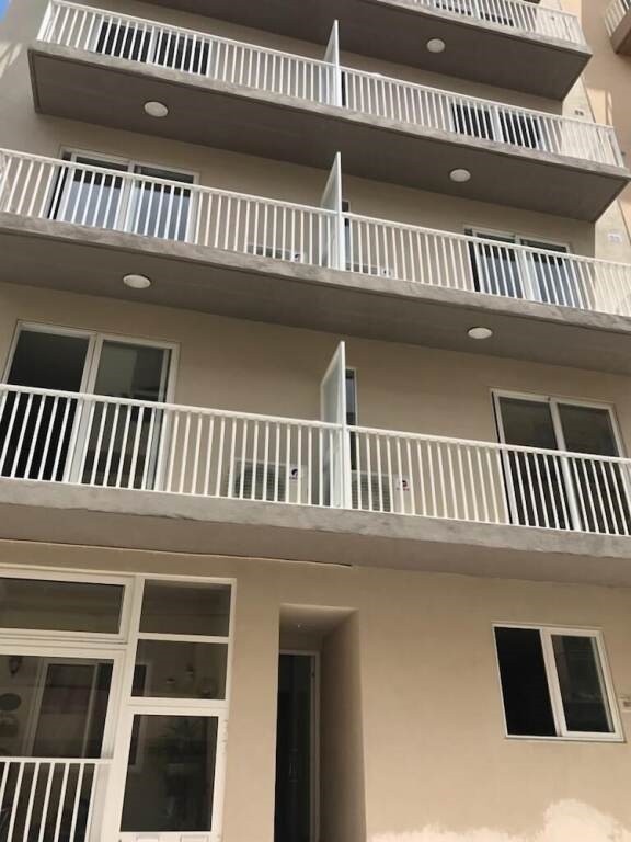 34 Holiday Suites St Paul's