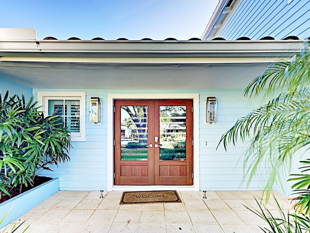 4Br/4Ba W/ Private Deck & Heated Pool - Near Beach 4 Bedroom Home