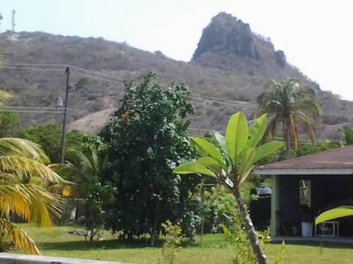 Big Sands Bay Garden Apartment