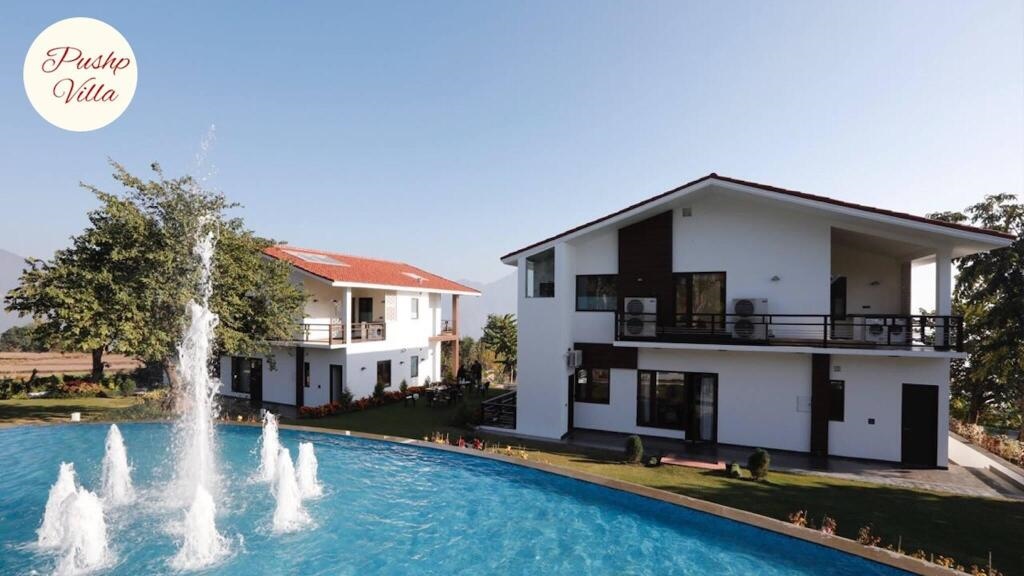 An Extravagant Pushp Villa Overlooking The Ganges