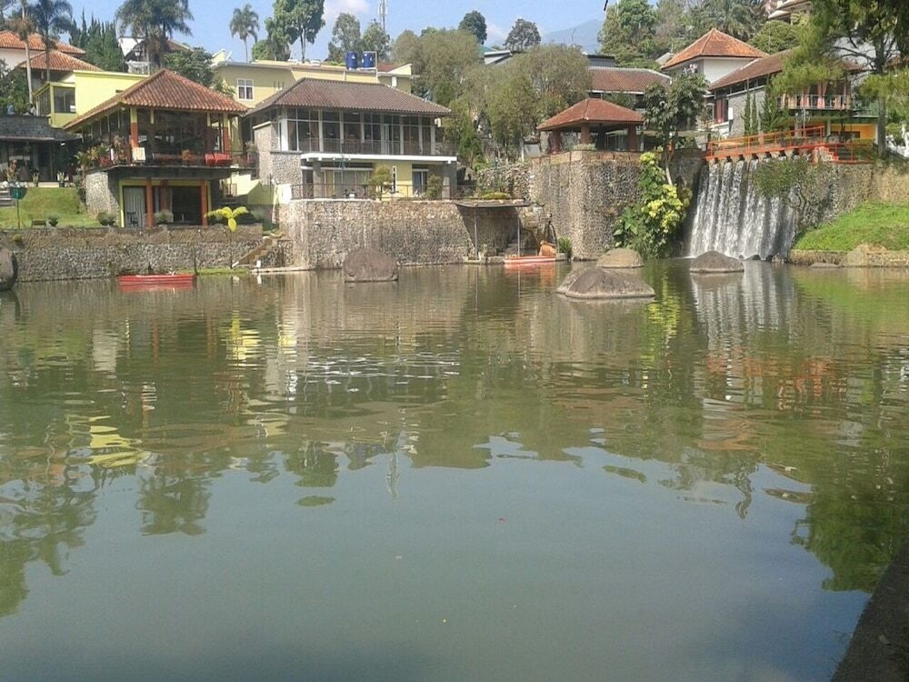 Bukit Danau Exclusive Resort & Villa