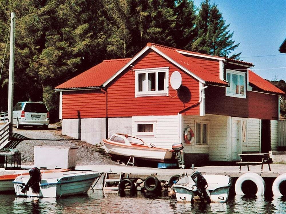 6 Person Holiday Home In Rubbestadneset