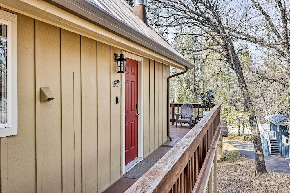 California Cabin W/ Lake Access: 28 Mi To Yosemite