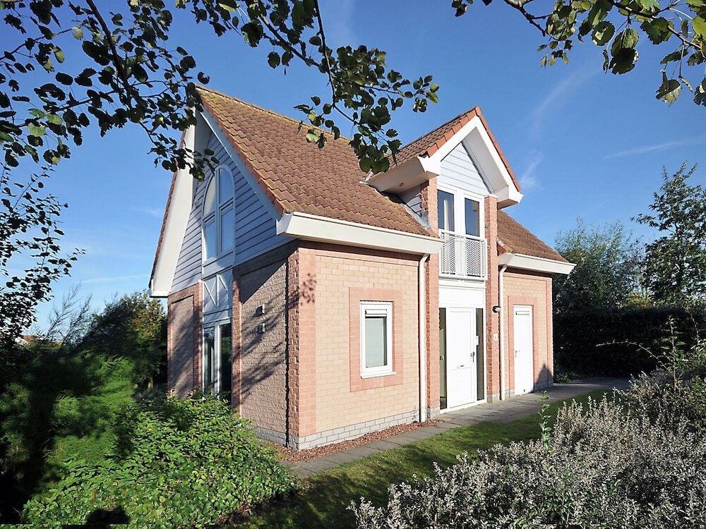 Comfortable Villa With Combi-Microwave, Near The Beach