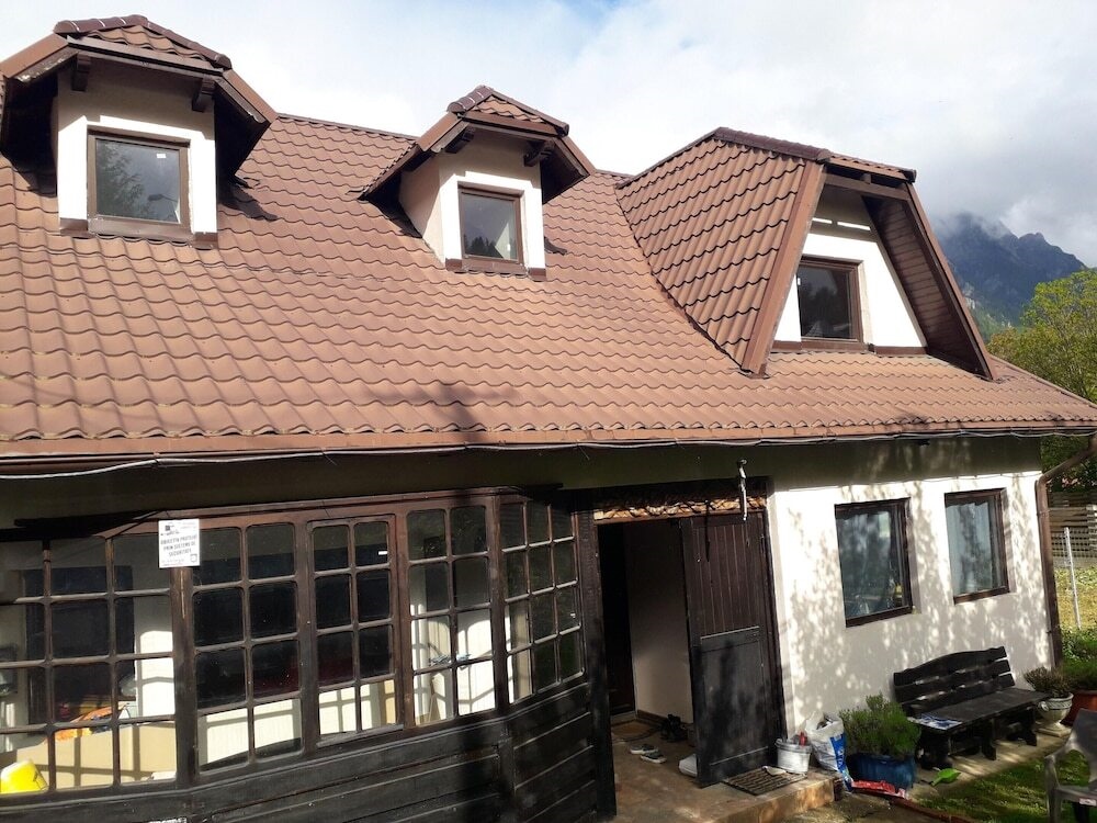 5 bedrooms chalet with city view enclosed garden and wifi at Busteni 1 km away from the slopes