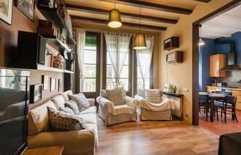 Encantadora Mansión con Jardín y Piscina