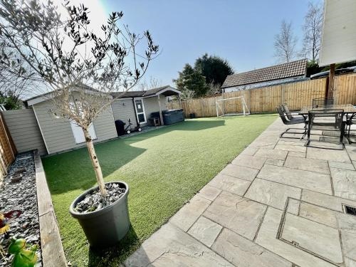 Four Corners Holiday Home With Hot Tub & Sauna