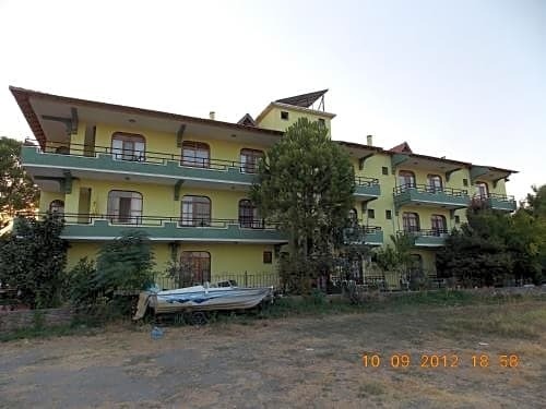 Flora Hotel