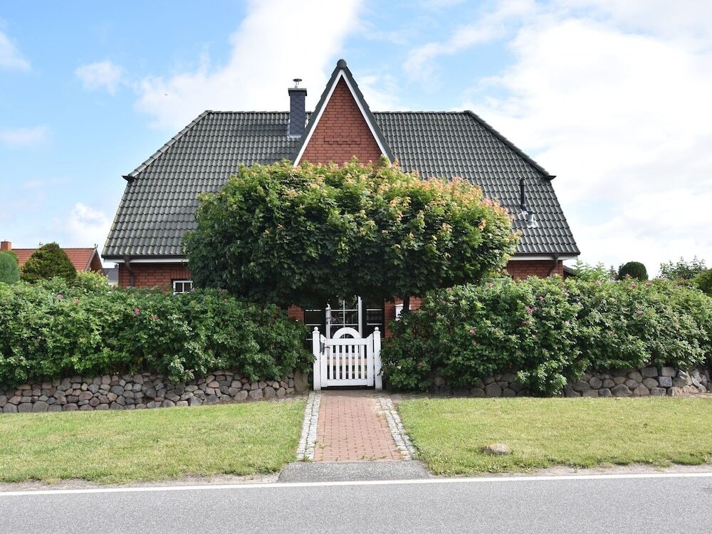 Cozy Holiday Home In Rakow With Beach Near