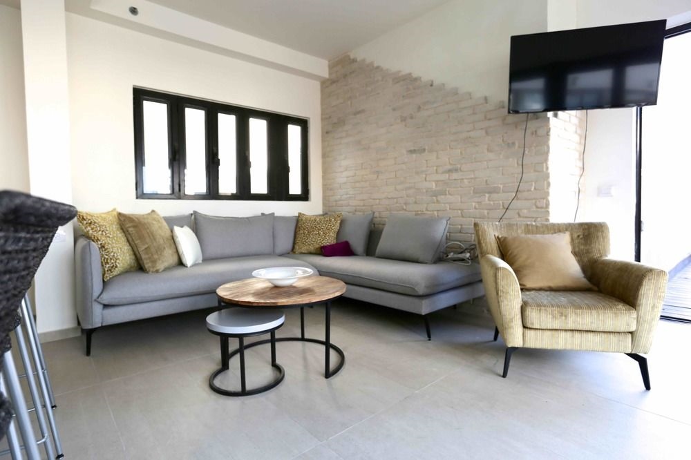 Holyguest - Harakevet 315