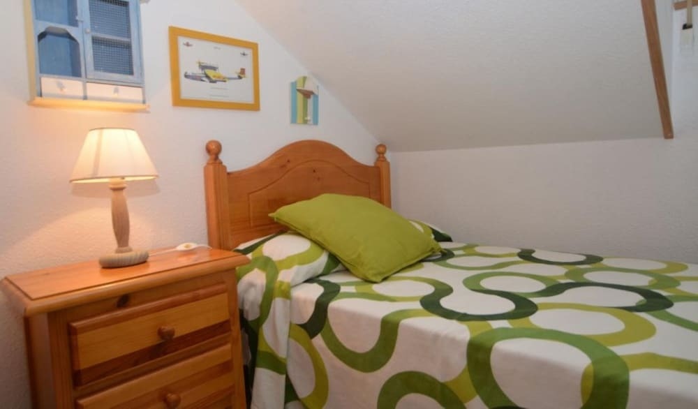 Apartment 2 Bedrooms With Pool 107901