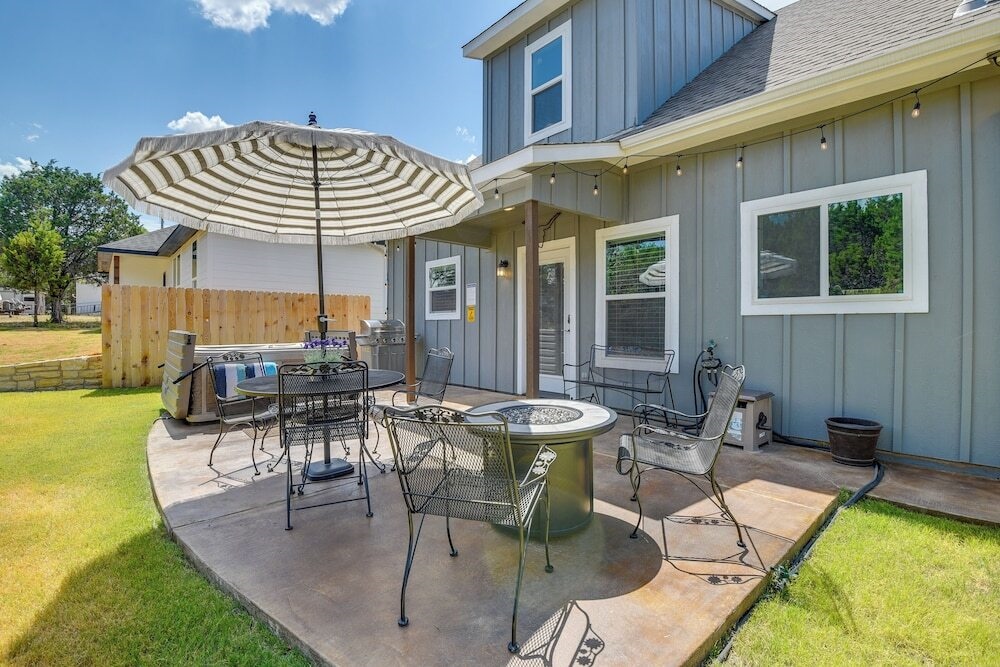 Granbury Home W/ Hot Tub & Furnished Patio!