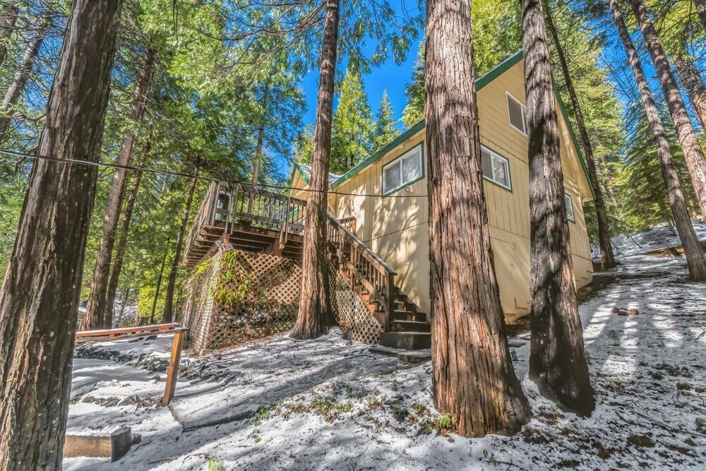 Cozy, Cute, Cabin In The Woods 3 Bedroom Cabin By Redawning