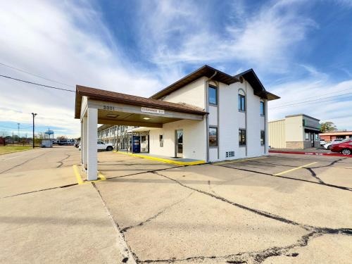 Motel 6 Dyersburg, TN