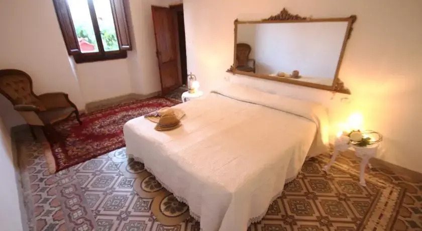 Graziosa Villetta In Pietra In Antico Paesino Toscano