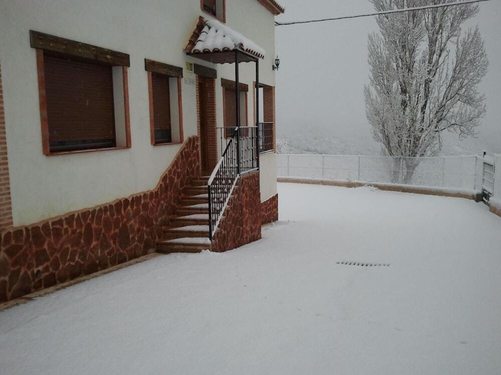 House With 6 Bedrooms In Albacete, With Wonderful Mountain View, Pool Access And Enclosed Garden