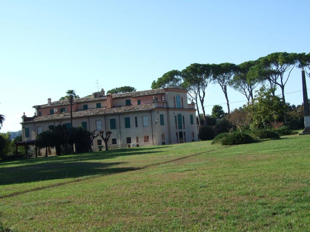 Graceful Apartment In Treia With Garden