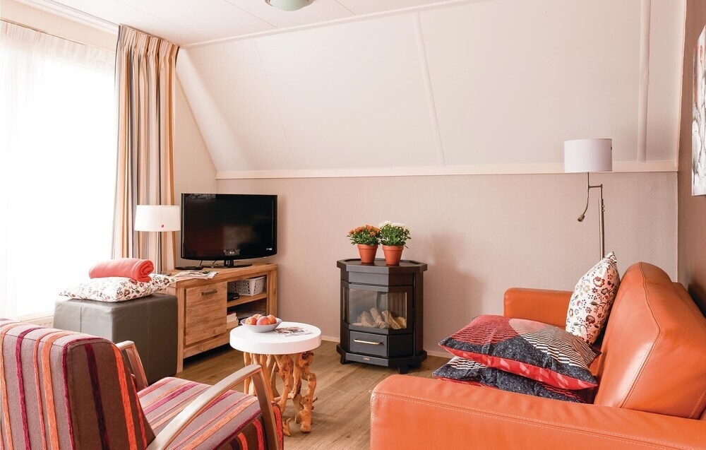 Awesome Home In Vlagtwedde With 3 Bedrooms, Wifi And Indoor Swimming Pool