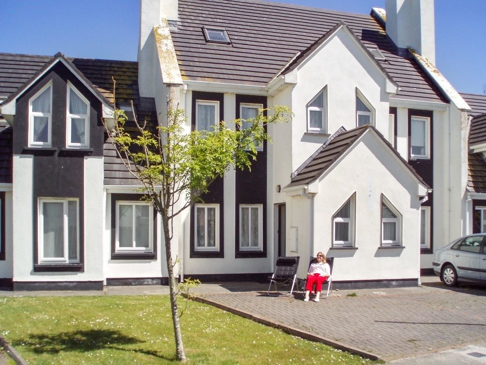 House With 4 Bedrooms In Enniscrone, With Enclosed Garden - 50 M From