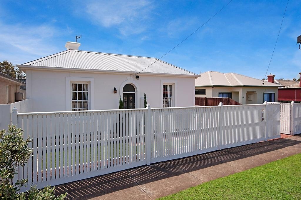 Historic Central Cottage In Warrnambool