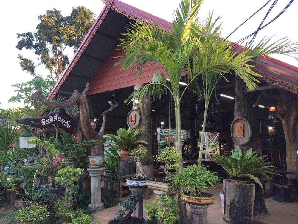 Baan Suan Phetphraewa Resort