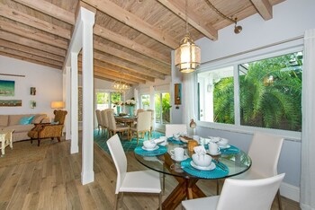 Affinity Oasis - Heated Private Pool, Beach, Cafes 1 Mile Away