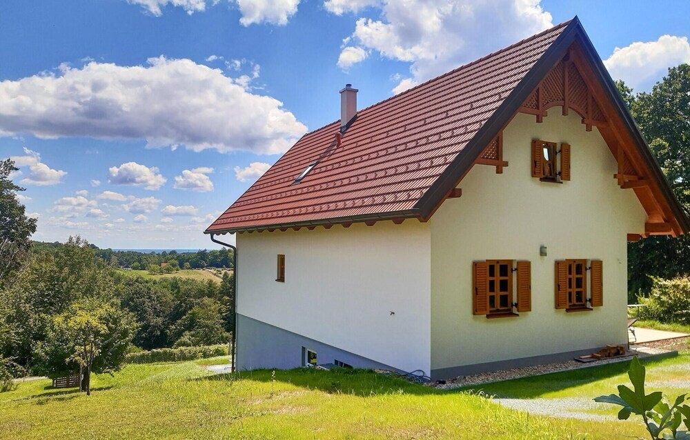 Beautiful Home In Glasing With 2 Bedrooms And Wifi