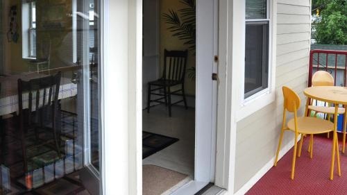 Crate & Cargo Suite 3