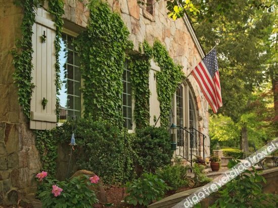 Chanticleer Inn Bed & Breakfast